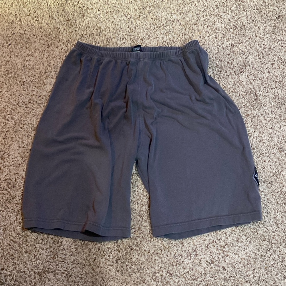 Men’s shorts with elastic waist band size XL grey